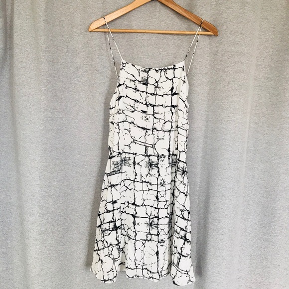 Olive Oak Marbled Open Back Dress - Picture 3 of 7